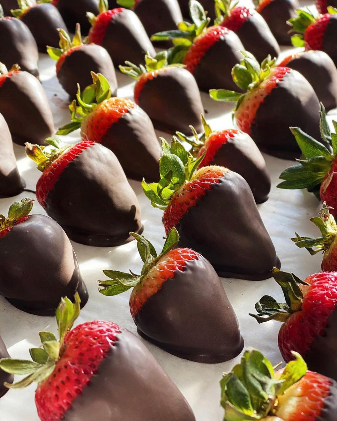 Handcrafted chocolate-covered strawberries – Ottawa’s original provider since 2013, available for local delivery.