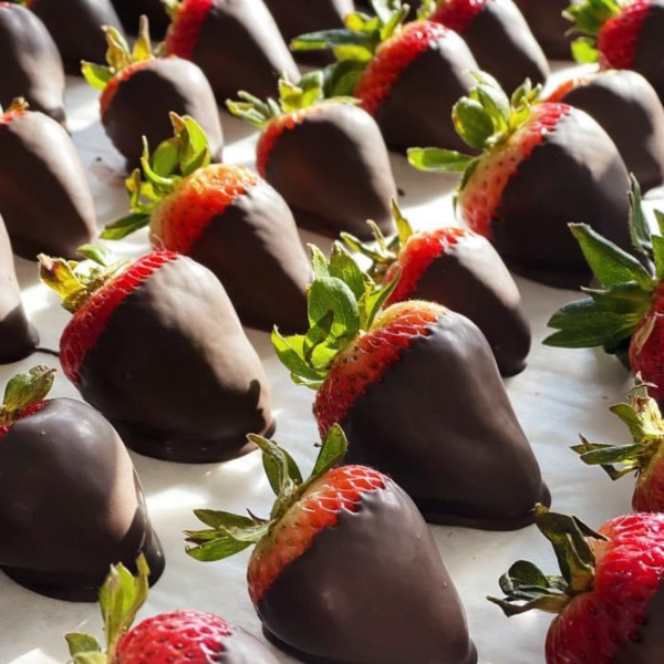 CLASSIC DIPPED BERRIES