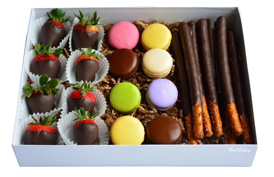 MACARON & CHOCOLATE DIPPED GIFT BOX