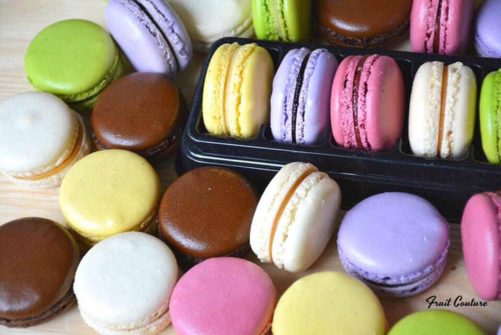 6 ASSORTED FRENCH MACARONS